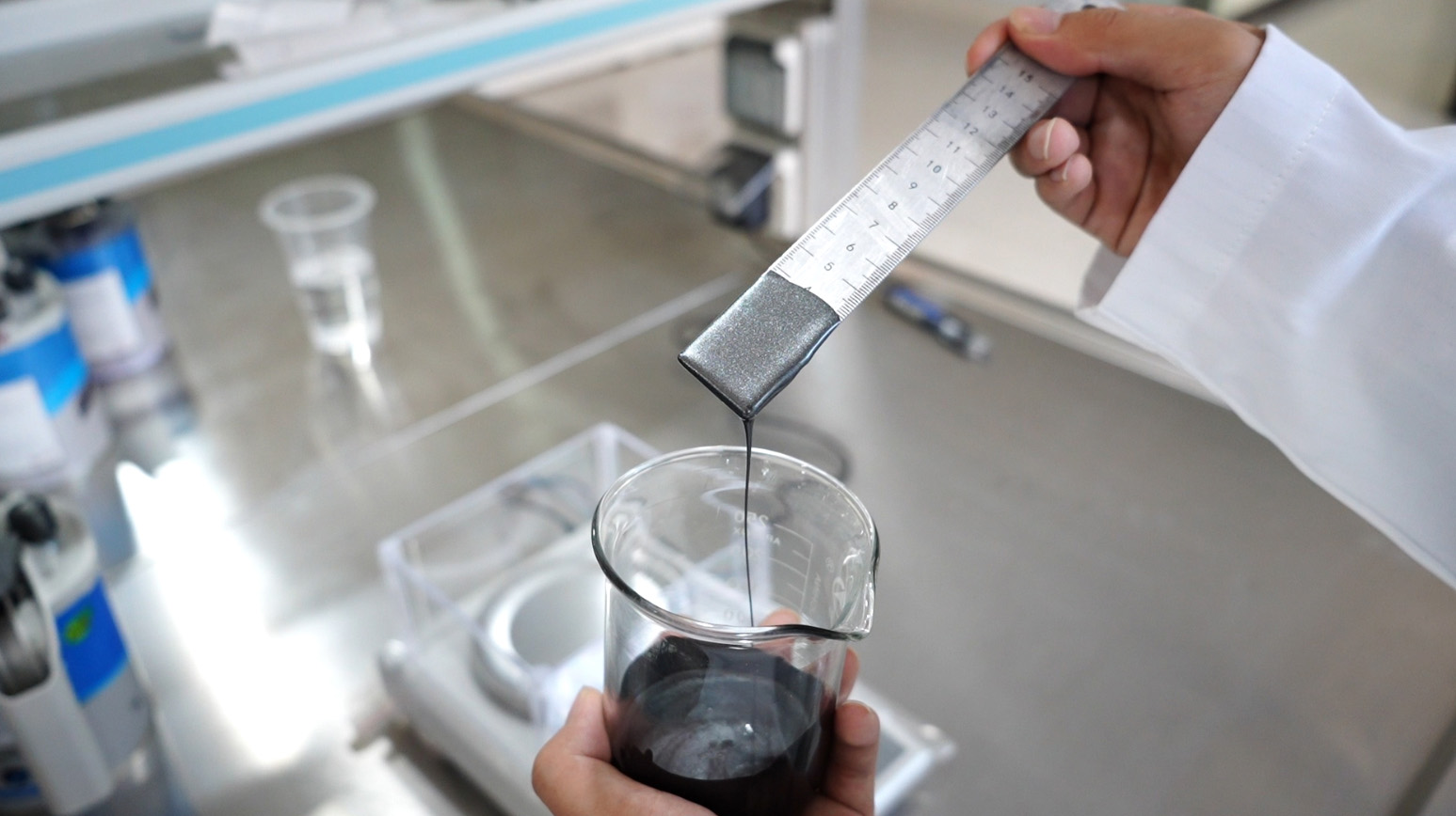 AI Smart Color Mixing VS Traditional Blind Mixing: A Comprehensive Comparison of Efficiency and Quality